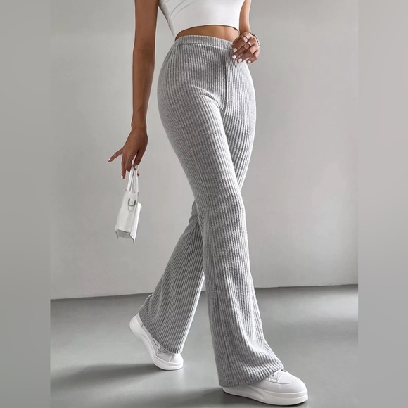 NWOT Aerie Groove on Gray Velour Ribbed High Waisted Flare Pants Size Medium - Picture 1 of 10